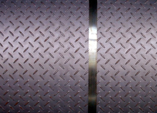Anti-slip Checkered Carbon Steel Plates in Sheets